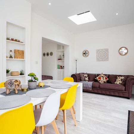 Large Modern Family Home Windsor Luaran gambar