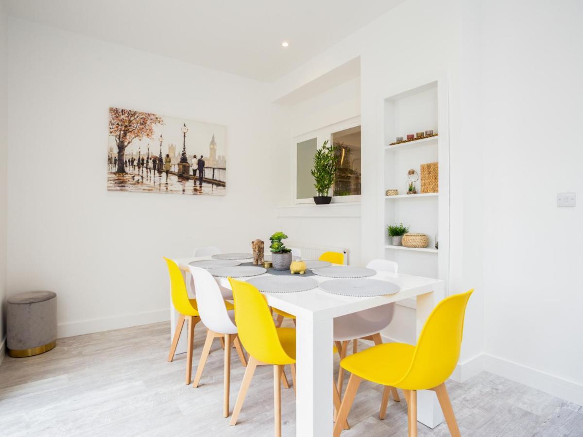 Large Modern Family Home Windsor Luaran gambar