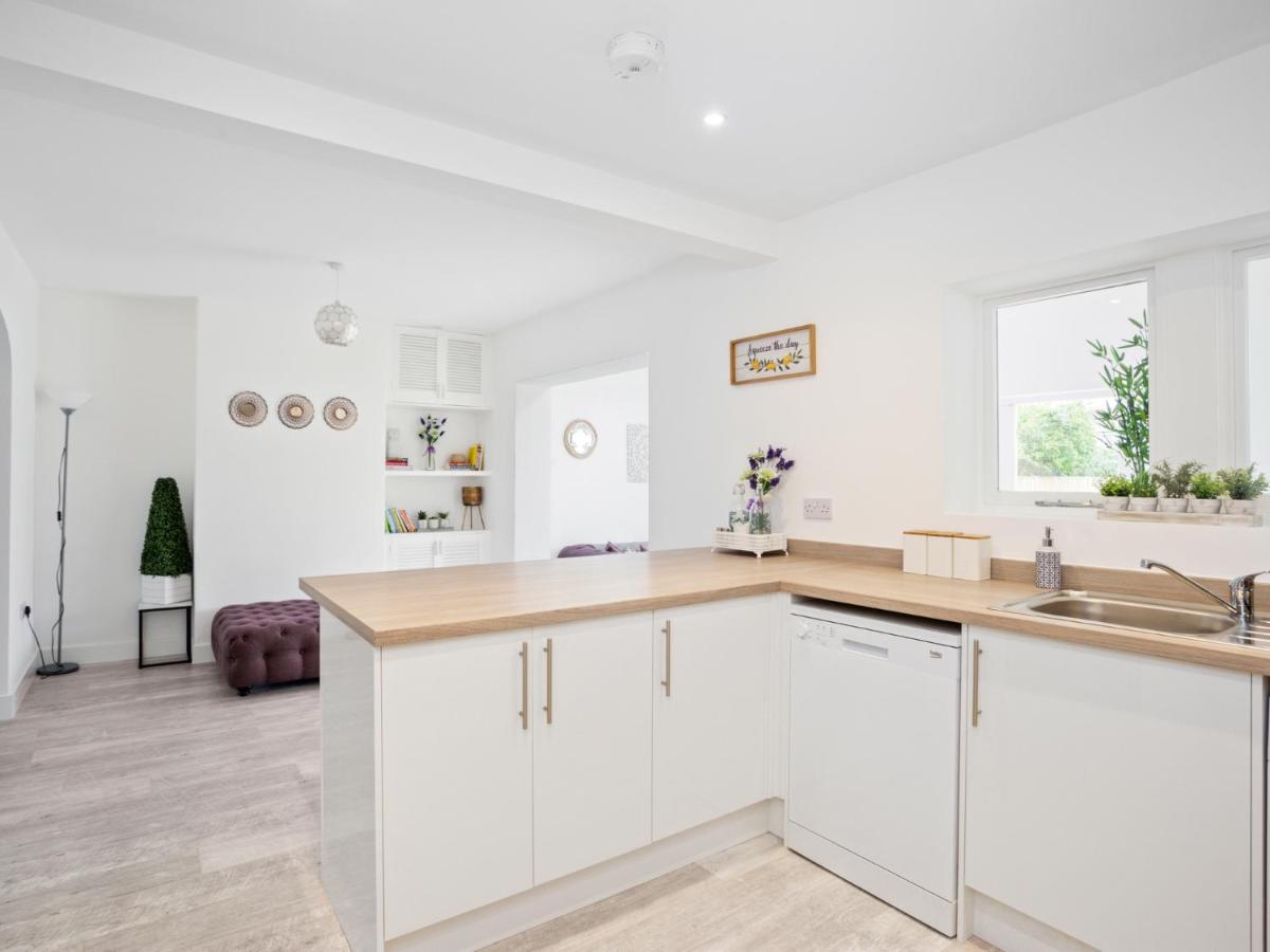 Large Modern Family Home Windsor Luaran gambar