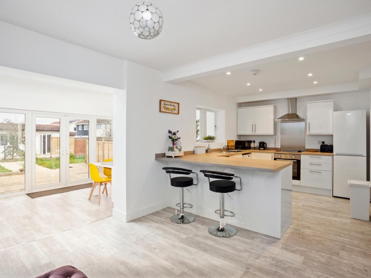 Large Modern Family Home Windsor Luaran gambar